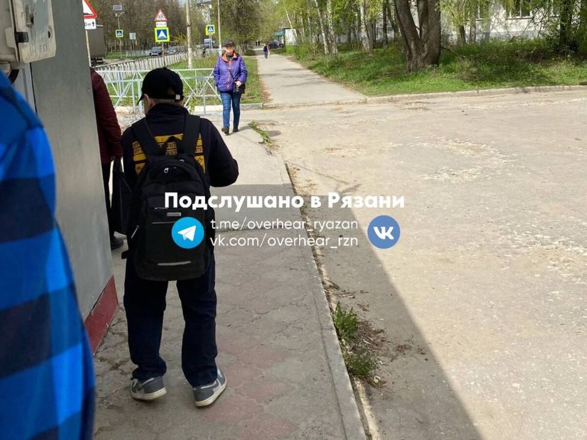 В городе Рязани на улице Костычева трое подростком бросали камни в пожилых людей