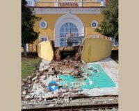 В Ефремове Тульской области у ж/д вокзала обрушилась часть площадки