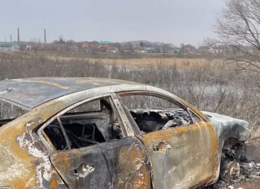 сгоревший автомобиль