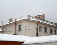 В Тамбовской области работник полиции упал с крыши и разбился насмерть