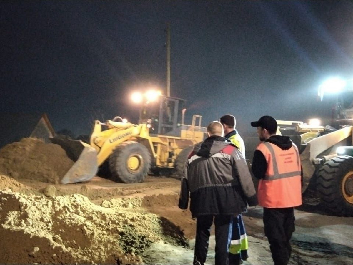 Отсыпка дамбы в Вороновке