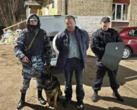 Житель города Рязани приревновал соседа к жене и угрожал его зарезать