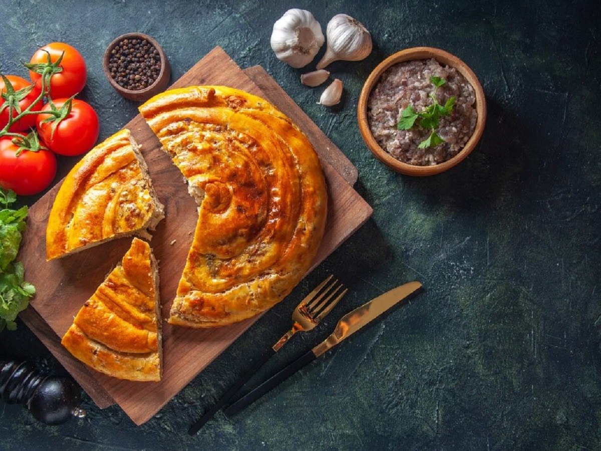 Потрясающе вкусно и просто: этот деревенский пирог сведет с ума всех ваших близких