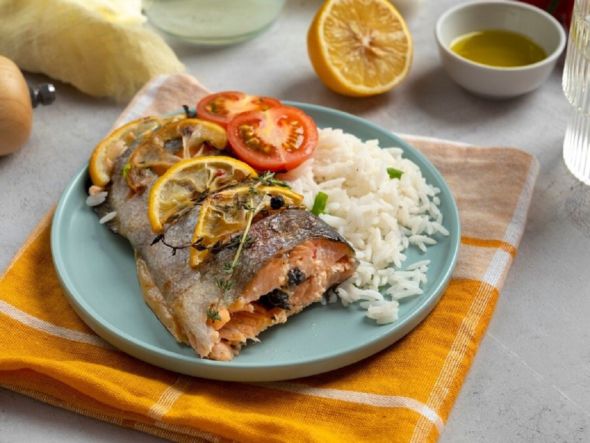 Сверхполезно и божественно вкусно: это рыбное филе с рисом и сыром поражает воображени