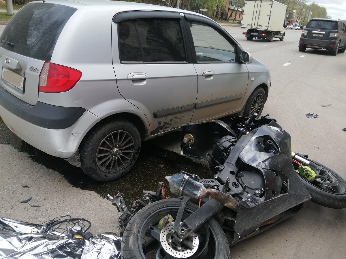 ГИБДД: погибший на Нормандии-Неман мотоциклист протаранил два легковых авто