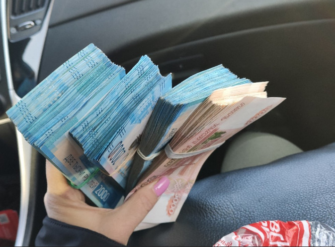 В Тамбовской области секретарь нотариуса обманула 16 клиентов