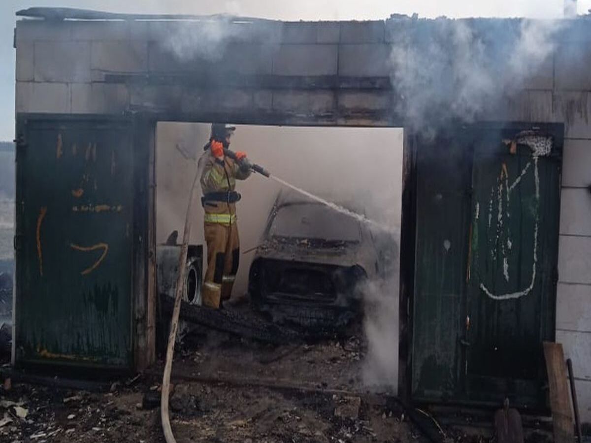 В Рязанской области в Ряжском районе сгорел гараж вместе с легковым автомобилем