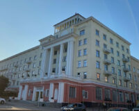 Музей и ателье попали в список ответчиков за падение льдины на авто в Смоленске