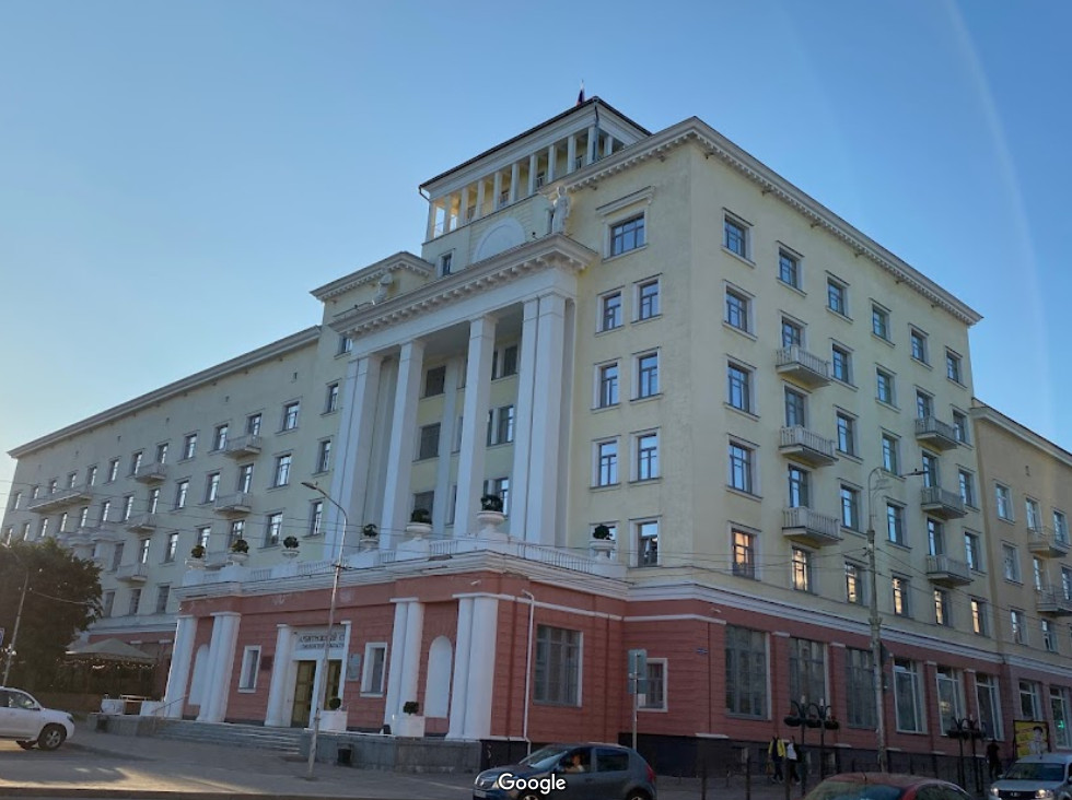 Музей и ателье попали в список ответчиков за падение льдины на авто в Смоленске