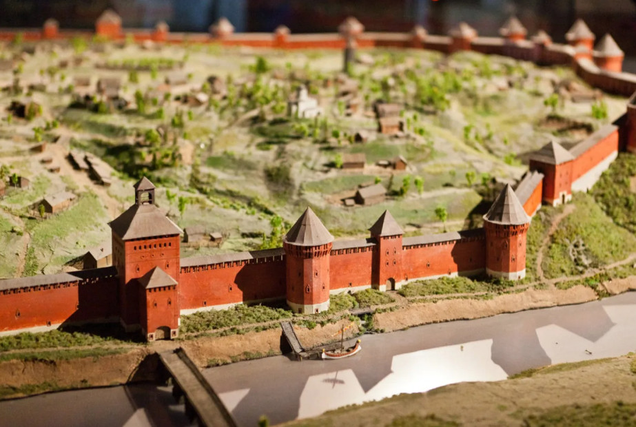 Часть смоленской крепостной стены обрушилась: что известно на данный момент