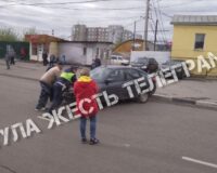 В Туле авто без водителя выехала на трамвайные пути и перегородила их