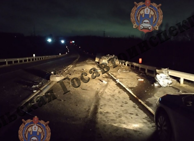 В Туле водитель чудом выжил в разорванном «Туареге» в ДТП с фурой