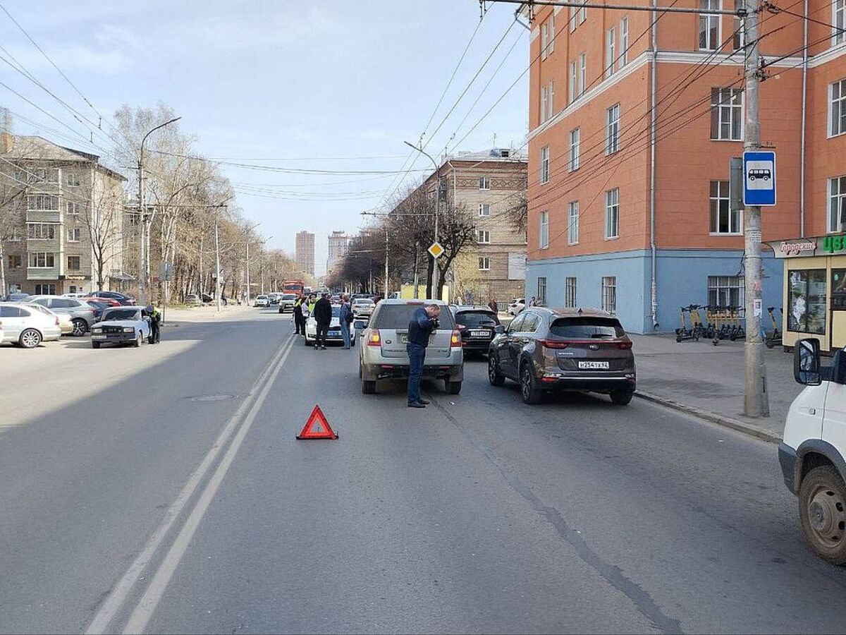В Рязани на улице Гагарина внедорожник сбил 40-летнюю женщину-пешехода