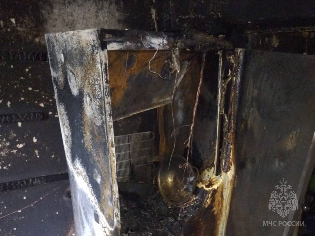 В Ивановской области из-за загоревшегося холодильника эвакуировали 10 человек 