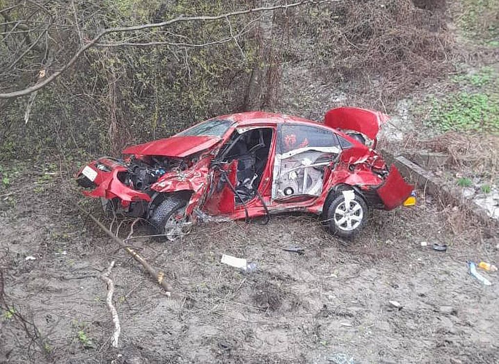 Машина всмятку: в Рязанской области опрокинулся легковой автомобиль