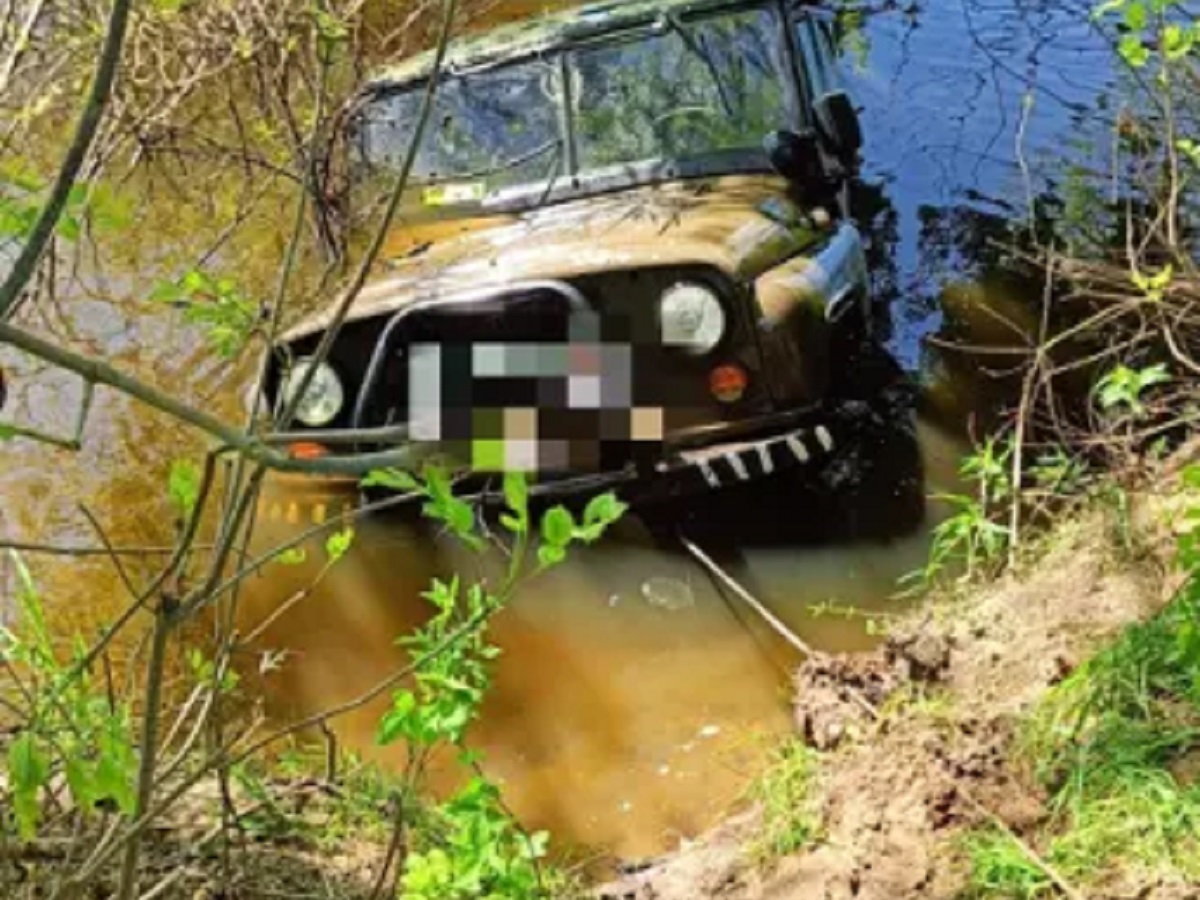 авто упало в реку