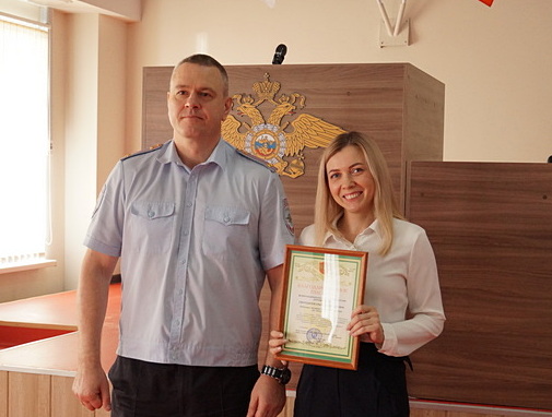 В Боровичах сотрудницы банка предотвратили аферы