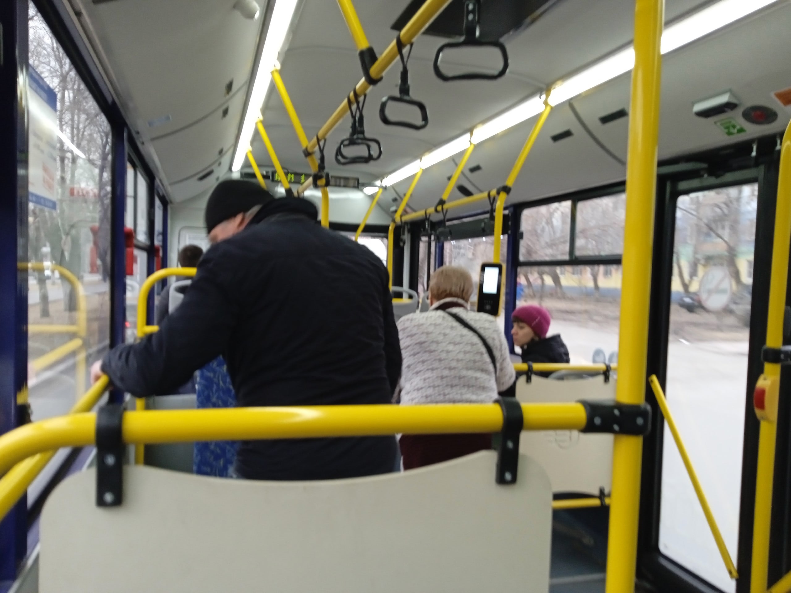 В Иванове следователи проводят проверку по факту падения пенсионерки в автобусе