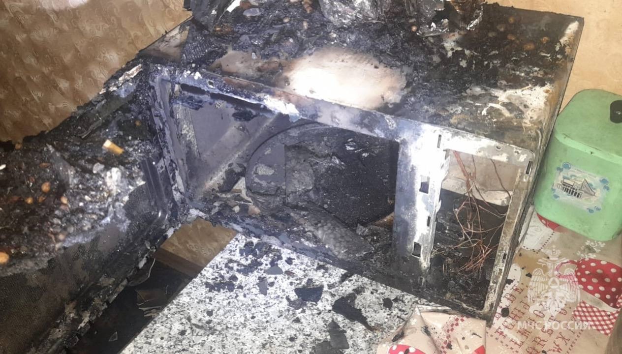 В Иванове огнеборцы нашли пожар по запотевшим окнам в квартире на втором этаже
