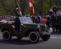 В Новгороде прошёл парад в честь Дня Победы, в Мясном Бору захоронили останки фронтовиков