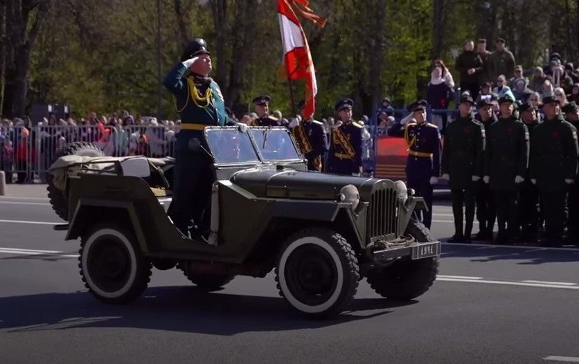 В Новгороде прошёл парад в честь Дня Победы, в Мясном Бору захоронили останки фронтовиков