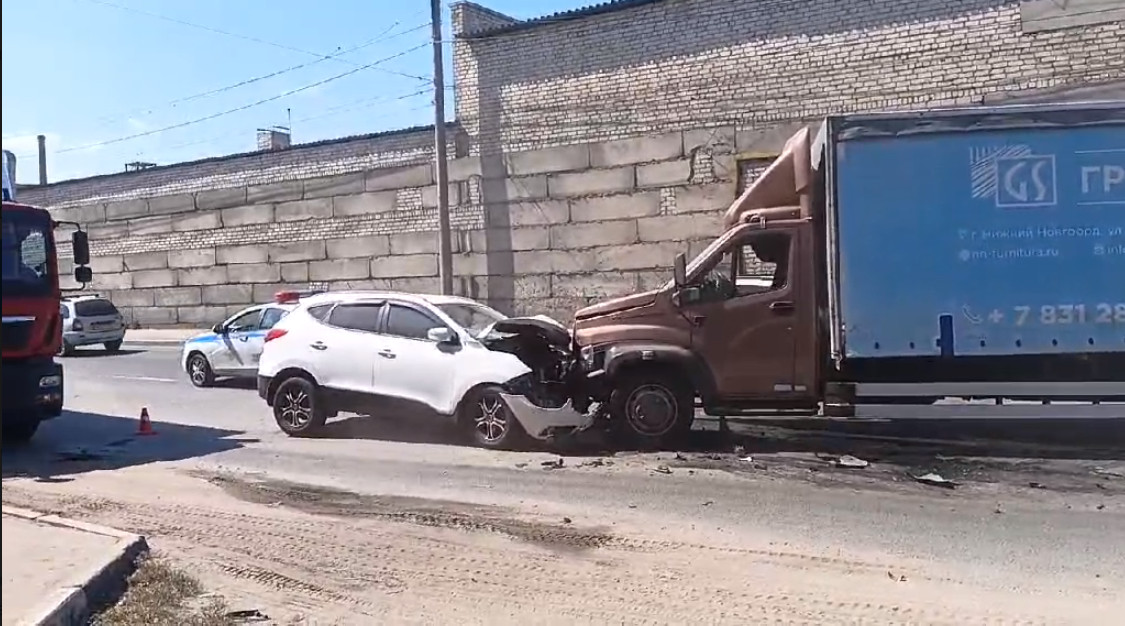 столкнулись машины