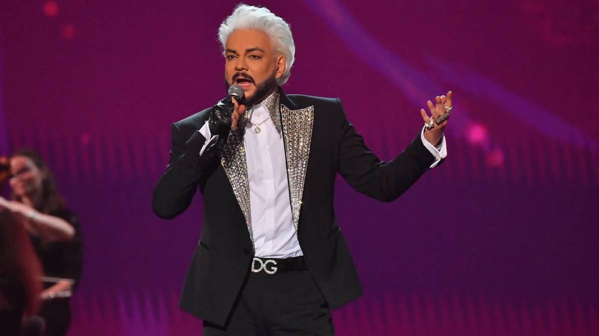 Киркоров слишком любит Новый год - и круглый держит елку