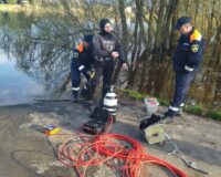 Девушка утонула в новгородской реке, находясь в «самопроизвольно движущемся» автомобиле