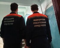 В Рязани спасатели открыли дверь, и в квартире обнаружили труп 77-летней хозяйки