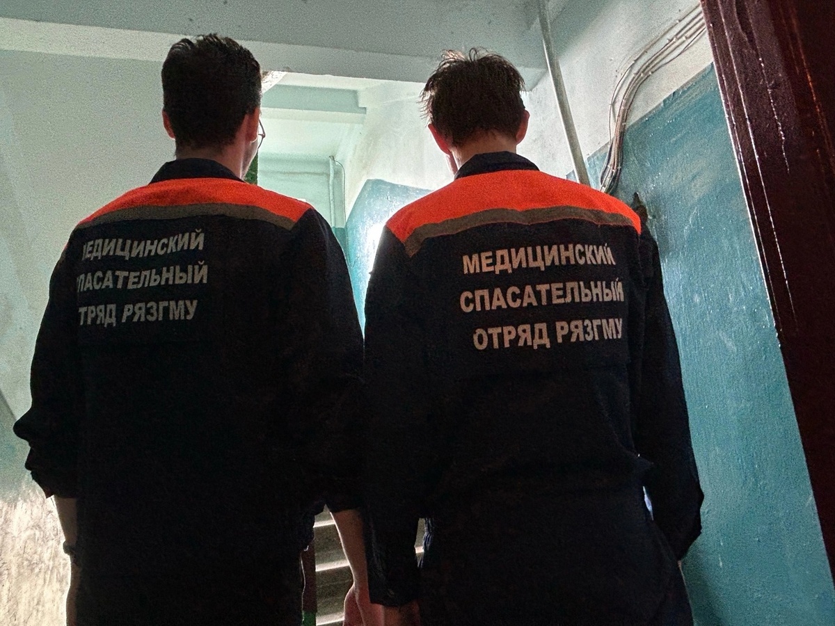 В Рязани спасатели открыли дверь, и в квартире обнаружили труп 77-летней хозяйки
