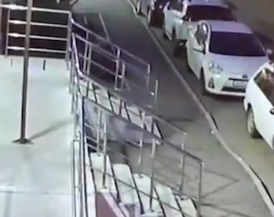 упала с балкона