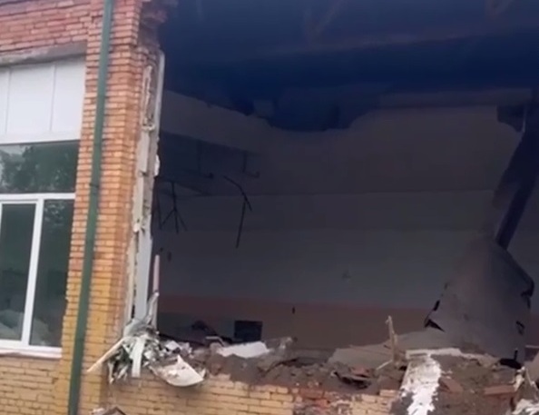 обрушилась столовая