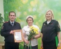 Сотрудница окуловского банка уберегла клиентку от атаки дистанционных мошенников