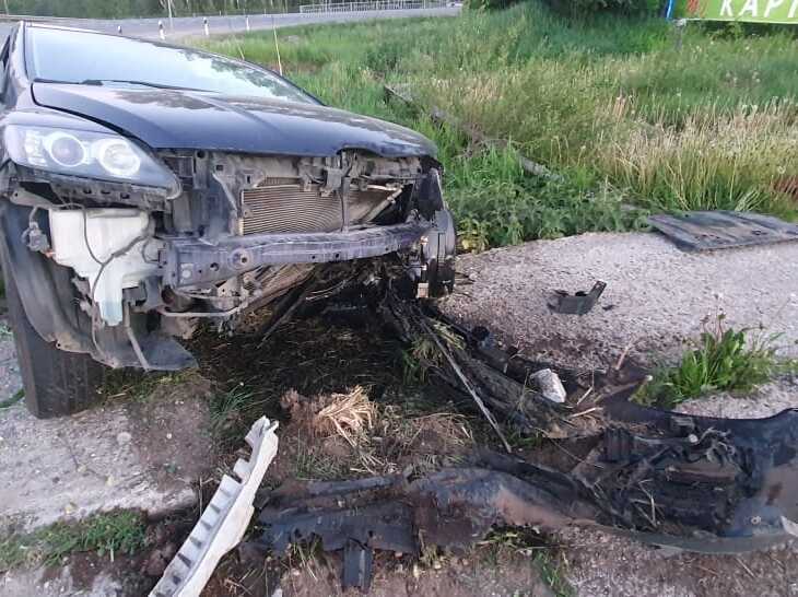 На трассе М-1 разбился кроссовер «Мазда» - два человека пострадали