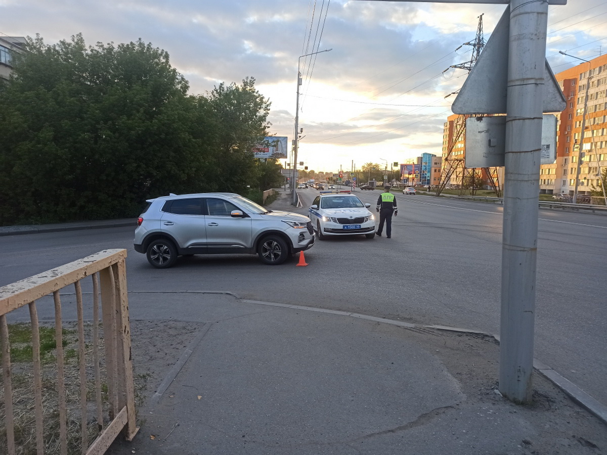 сбили подростков