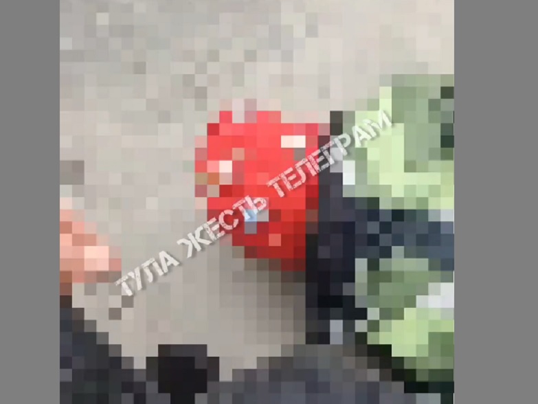 Тульские подростки заставили ребенка есть брошенные на землю семечки