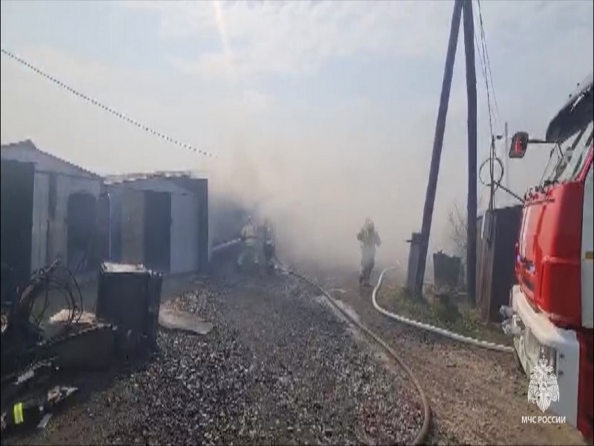 фото с места пожара в ГСК