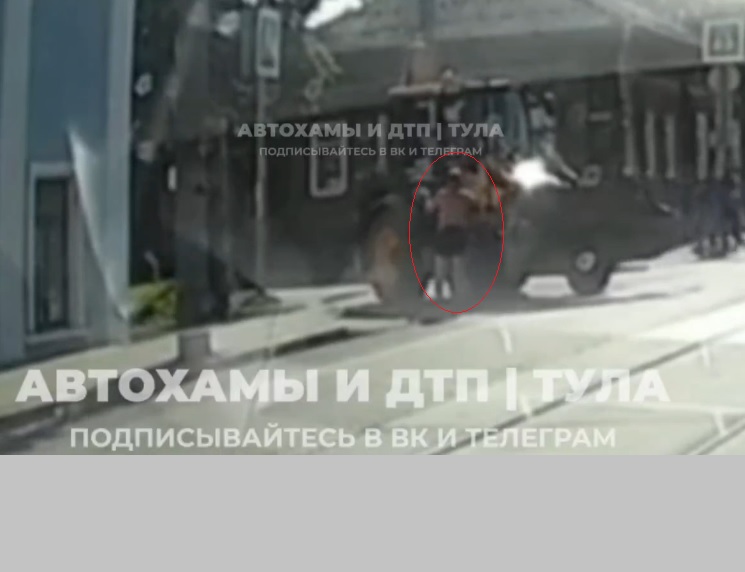 Увлеченный утренней пробежкой туляк едва не угодил под колеса экскаватора