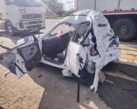 Двое человек были обнаружены живыми в смятой «Мицубиси» после ДТП под Смоленском