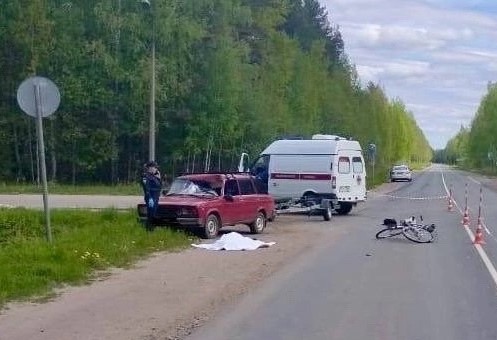 В посёлке Парфино после столкновения с автомобилем погиб велосипедист
