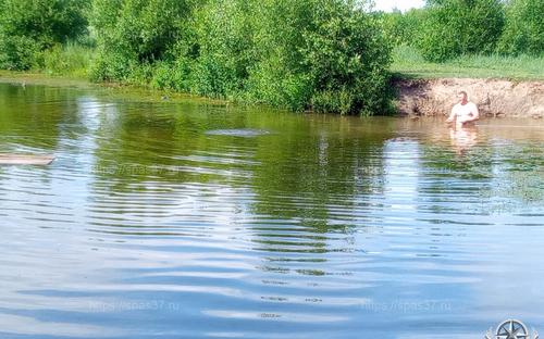 В Шуе тела утонувших отца с сыном водолазы нашли на середине пожарного пруда