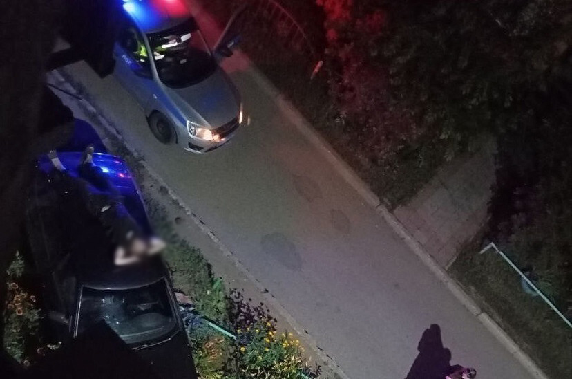 парковка на клумбе