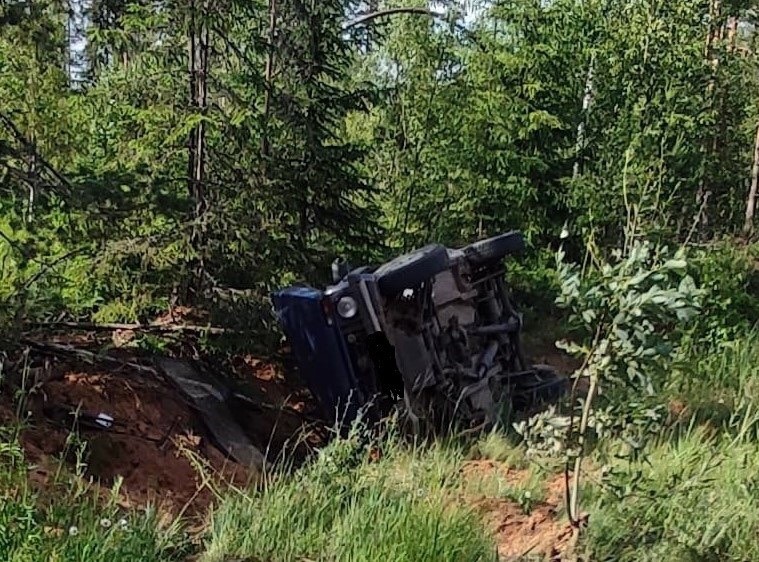 В Новгородской области перевернулась «Нива»