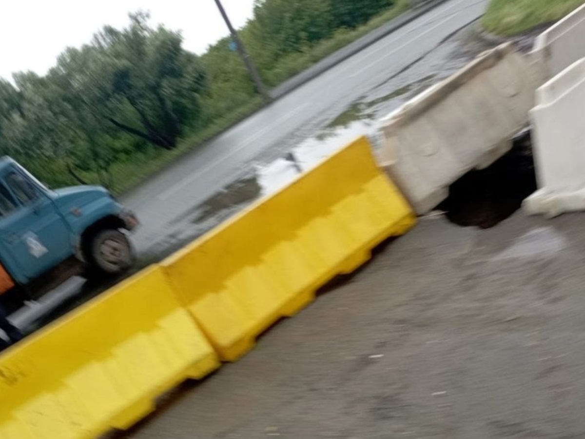 провал в асфальте на дороге