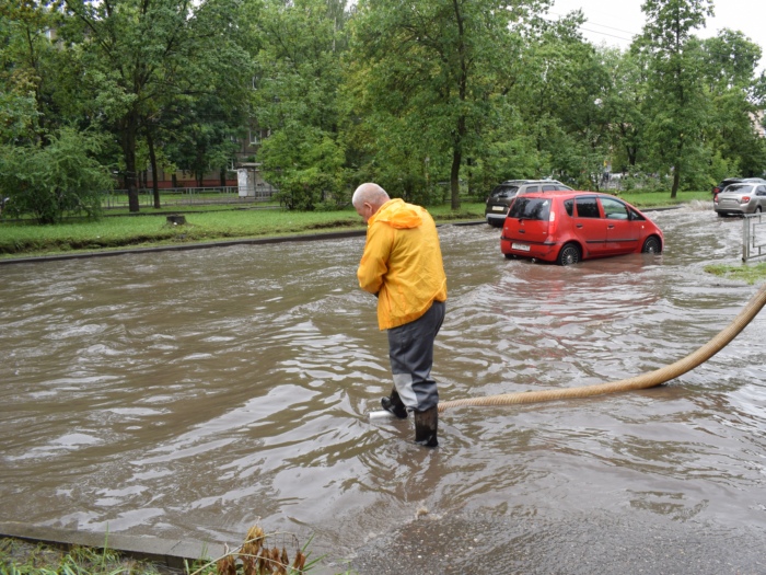 В Иванове ликвидируют подтопление улиц после дождей