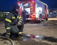 В Великом Новгороде загорелись автобусы, стоявшие в автопарке