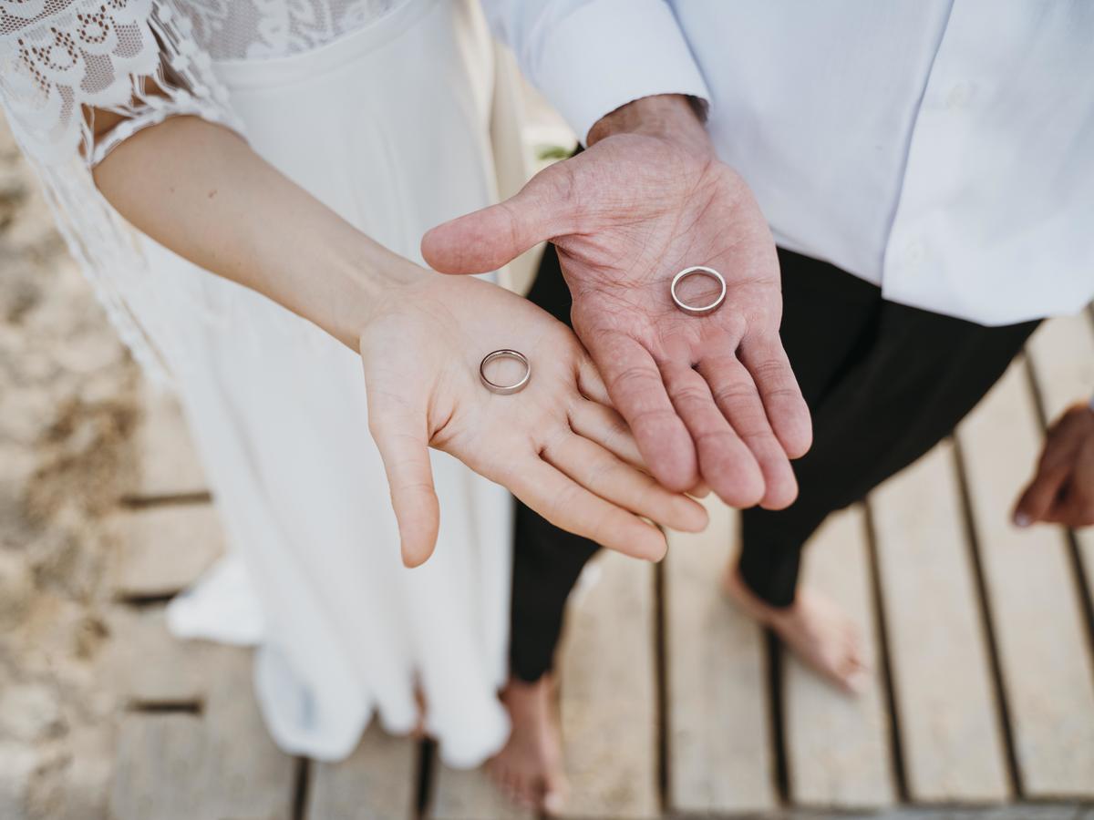 Молодожены