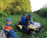 Новгородские спасатели нашли потерявшегося в лесу мужчину