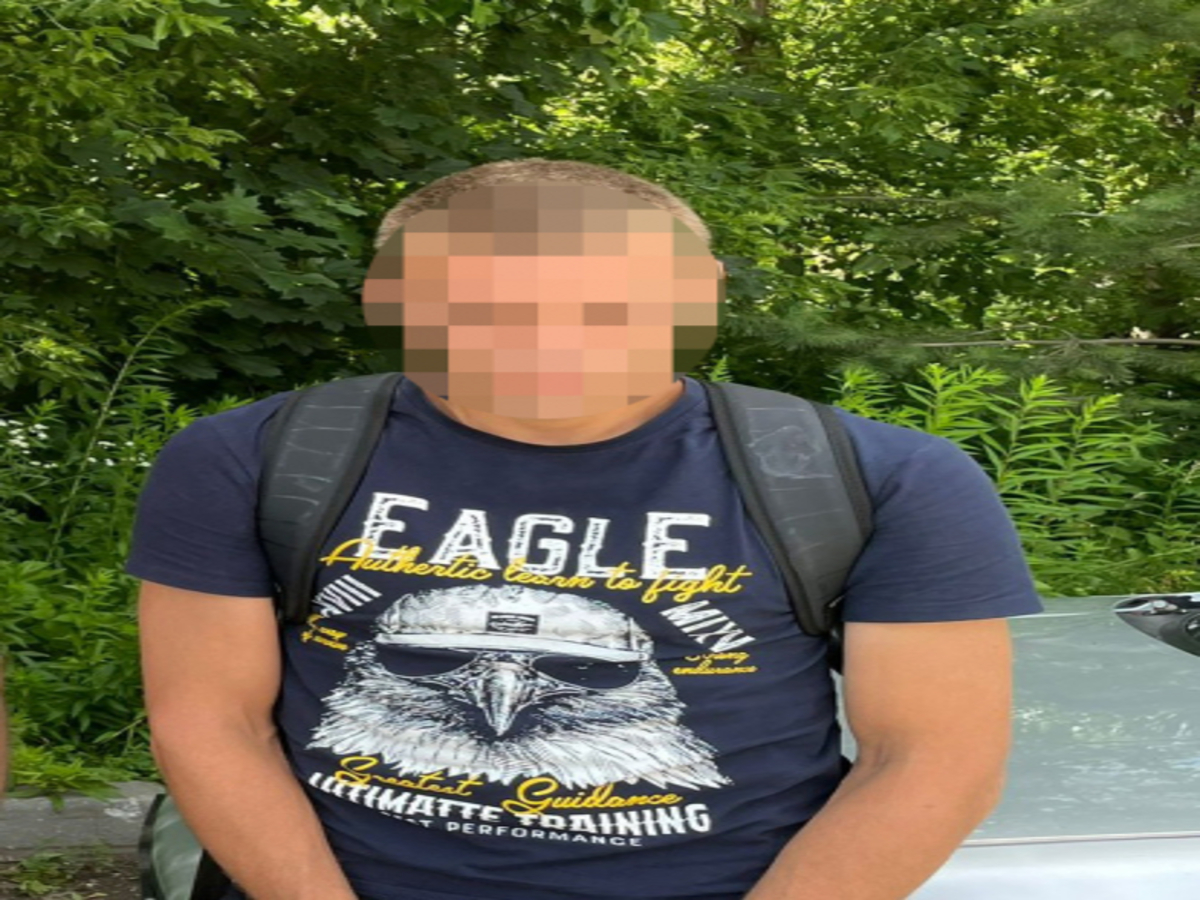 В городе Рязани полицейские рядом с кладбищем задержали наркодилера из Касимова