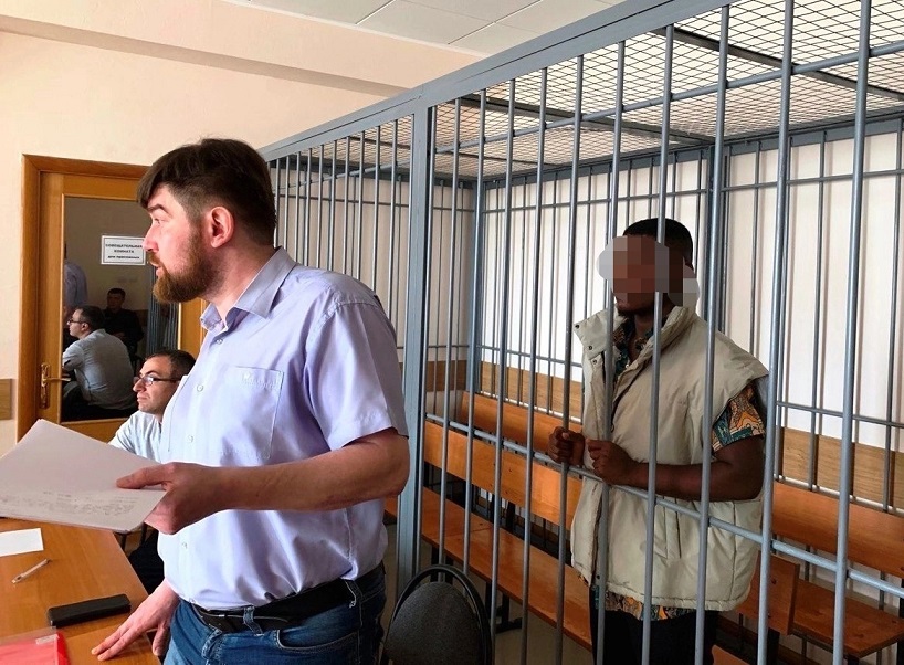 Африканец под видом влюбленного и подарка выманил у тулячки 180 тысяч